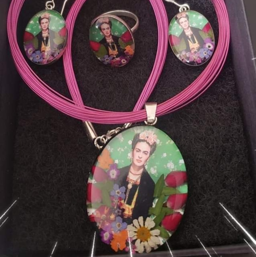Mexican Hand Made Frida Kahlo Set.